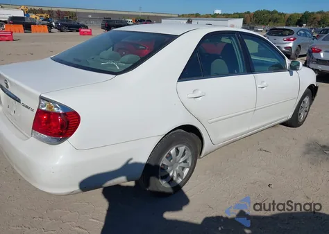2005 Toyota Camry Le z USA, uszkodzony, nr VIN 4T1BE32K65U595880